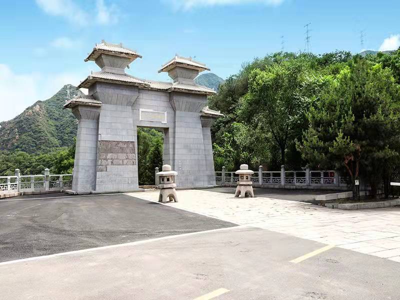 陵园主门